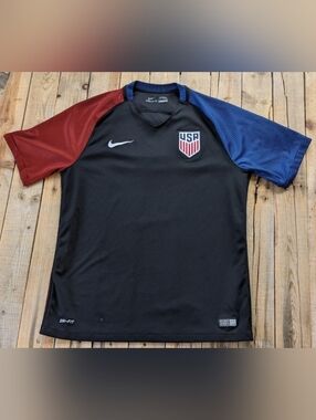 2000's Nike USA soccer team Away Dri-Fit Jersey  men's size large